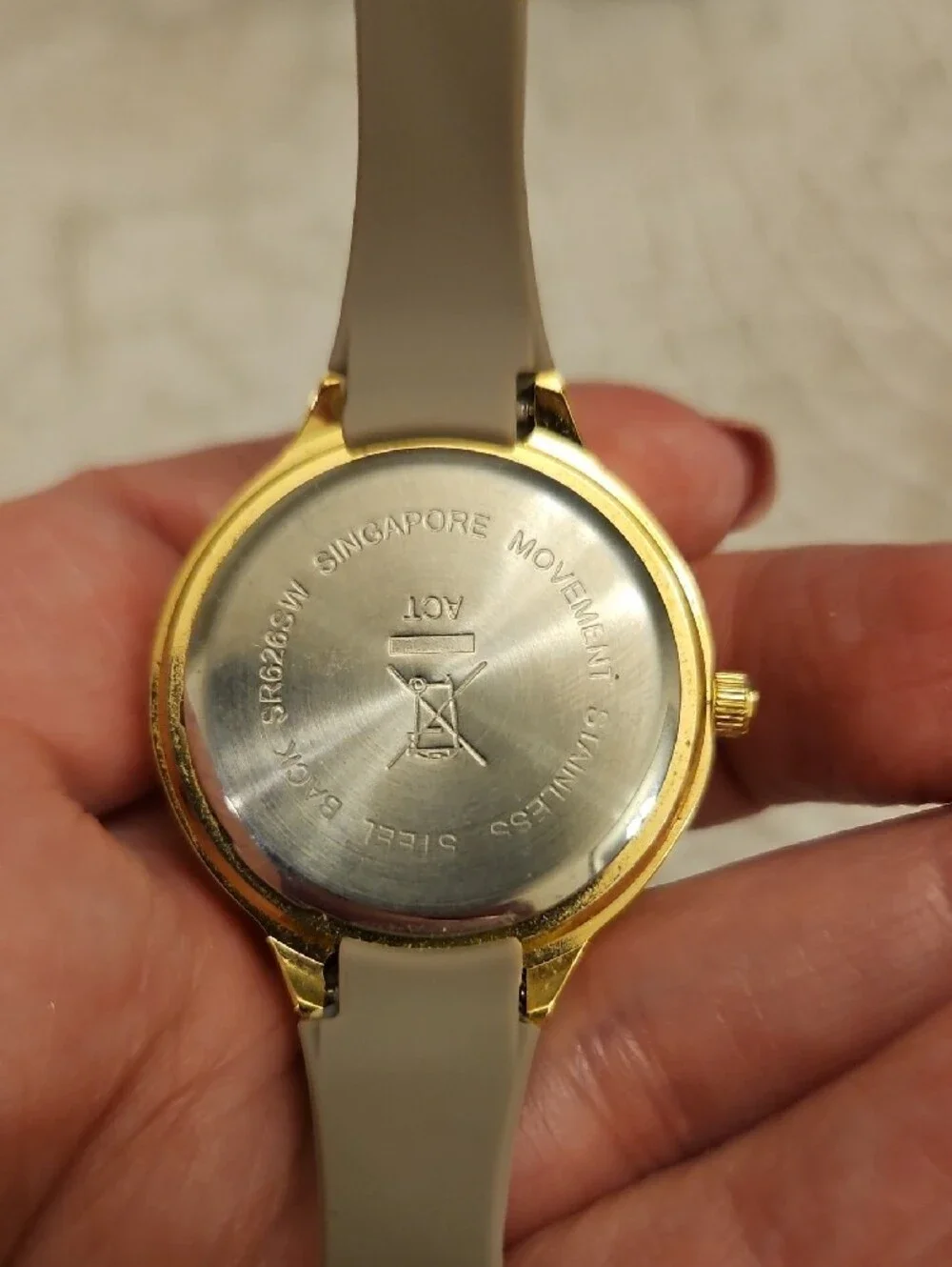 Quartz watch gold
